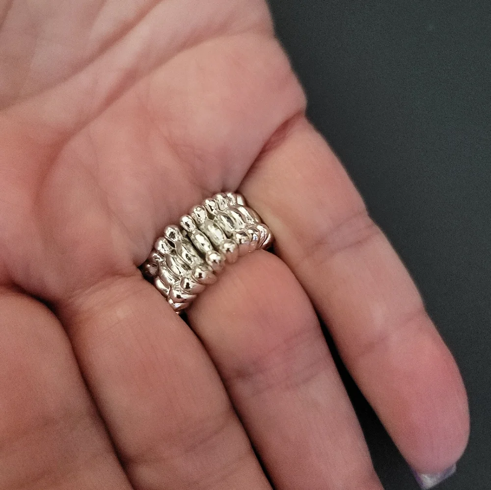 NWOT Vintage Floral Cluster Ring Adjustable Size with stretch